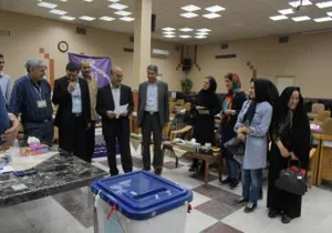 رئیس دانشگاه علوم پزشکی تبریز درشعبه اخذ رای ثابت1 انتخابات سازمان نظام پرستاری استان حضور یافت