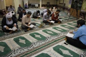 برگزاری جلسات قرآن خوانی و سخنرانی