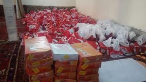 توزیع مواد غذایی به خانواده های نیازمند توسط بسیج 