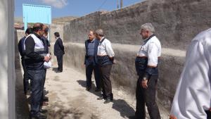 بازدید دکتر صومی از روستای سیل زده چنار عجب شیر