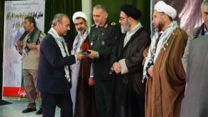 تجلیل از رئیس دانشگاه در همایش تجلیل از خادمان شهد