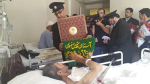 عیادت خادمین حرم مطهر حضرت امام رضا (ع) از بیماران بیمارستان امام رضا 