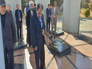 تجدید میثاق معاون توسعه وزارت بهداشت و مسئولان دانشگاه علوم پزشکی تبریز با شهدای گمنام