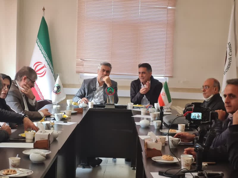 سرپرست روابط عمومی وزارت بهداشت  و هیات همراه از مرکز تحقیقات پیشگیری از حوادث جاده‌ای دانشگاه علوم پزشکی تبریز بازدید کردند.