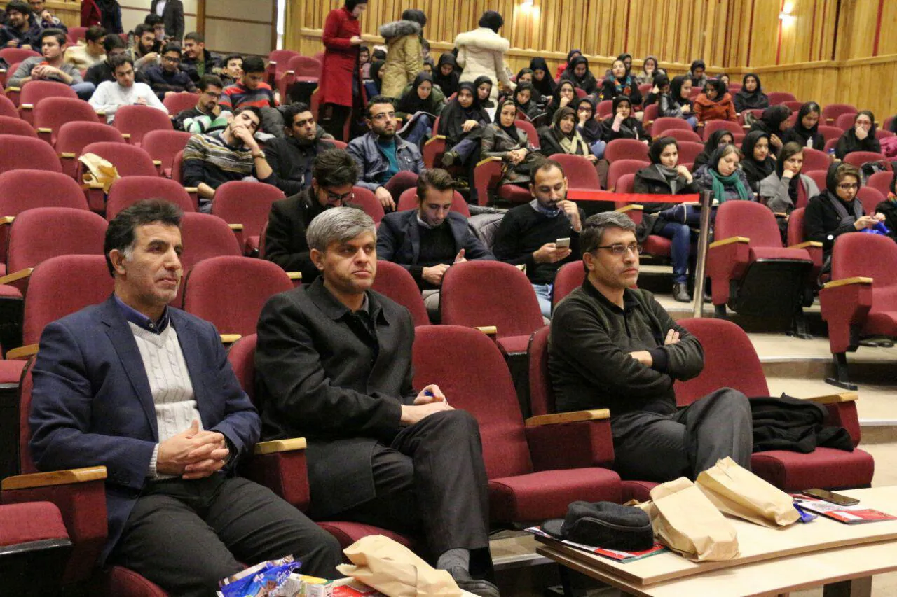 استاد فلسفه دانشگاه تبریزدر آیین رونمایی از نشریه یاکاموز : یکی از مسرات زندگی، کشف رموز و معنای آن است 