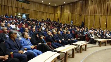 برخی عزت خود را در حقیر کردن دولت و ضعیف نشان دادن دولت می‌بینند