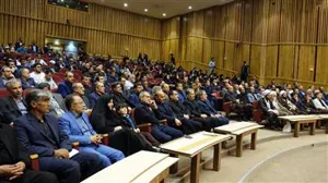 برخی عزت خود را در حقیر کردن دولت و ضعیف نشان دادن دولت می‌بینند