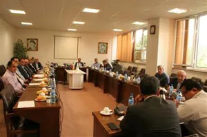 نشست هم اندیشی مدیران عامل واحدهای تولیدی انواع کیک و شکلات استان با معاون غذا و دارو