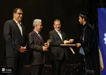 کسب عنوان دانشجوی نمونه کشوری توسط دکتر مهدی رهبر دانشجوی دکترای تخصصی دندانپزشکی دانشگاه 