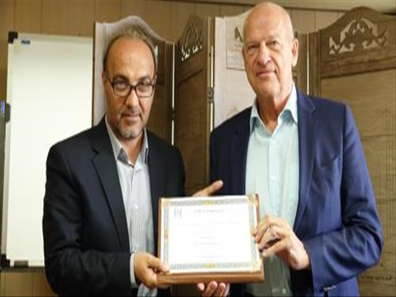 اعطای مدرک استاد افتخاری به پروفسور فلمینگ