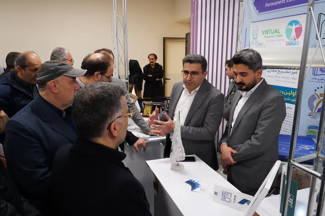 افتتاح نمایشگاه دائمی محصولات فناورانه با حضور معاون تحقیقات و فناوری وزارت بهداشت٬ درمان و آموزش پزشکی  و رئیس دانشگاه در پارک علم و فناوری سلامت دانشگاه علوم پزشکی تبریز
